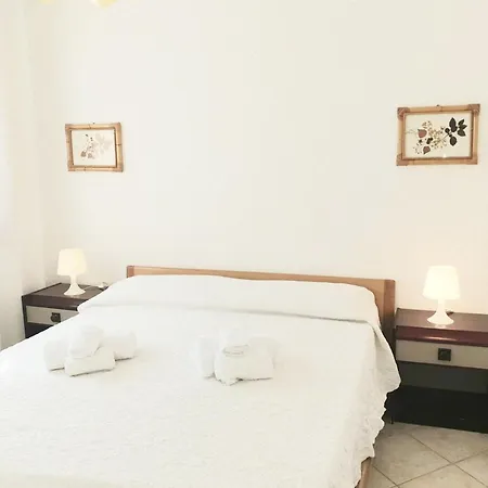 公寓式酒店 Marineledda Golfo Di Marinella 阿兰奇湾城