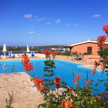 Ξενοδοχείο με διαμερίσματα Marineledda Golfo Di Marinella 3*