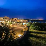Marineledda Golfo Di Marinella Aparthotel